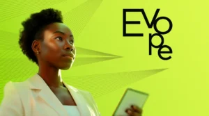 Profissional usando tecnologia da Evope para gestão de equipes com IA
